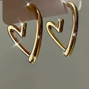 NWT Modern Gold Plated Heart Shape Earrings Chic & Artistic Statement Piece